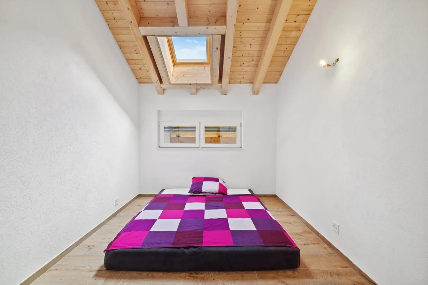 Casa contemporanea di 6,5 stanze con giardino - Foto 7 di 11