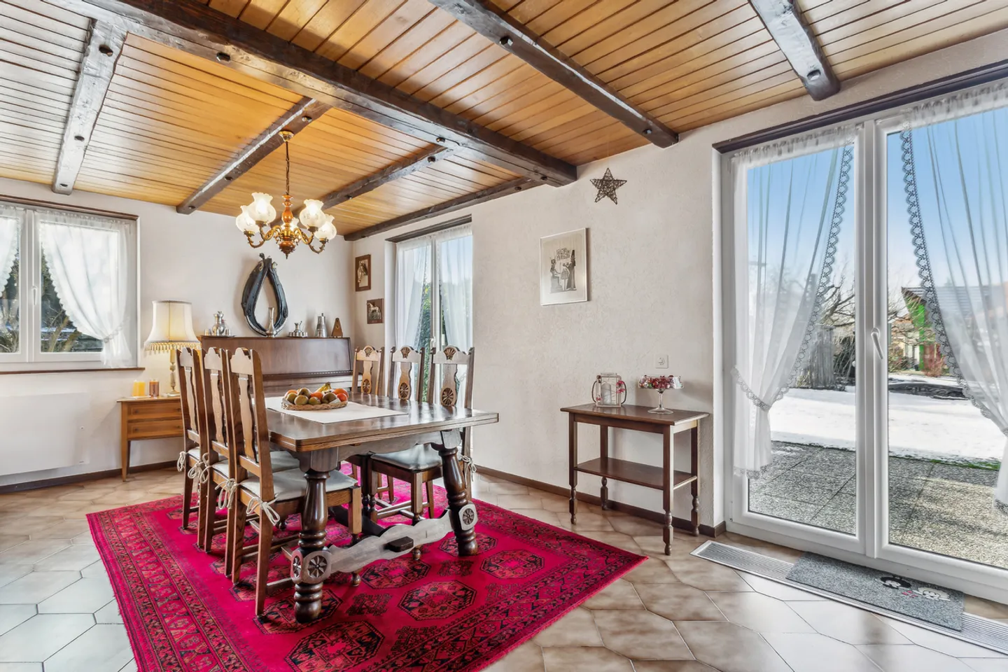 Casa familiare spaziosa in un contesto tranquillo e verdeggiante - Foto 4 di 10