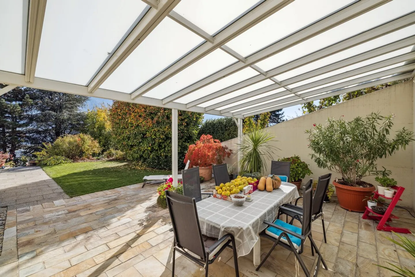 Elegante Villa mit Panoramablick und unabhängiger Studio - Foto 10 von 13