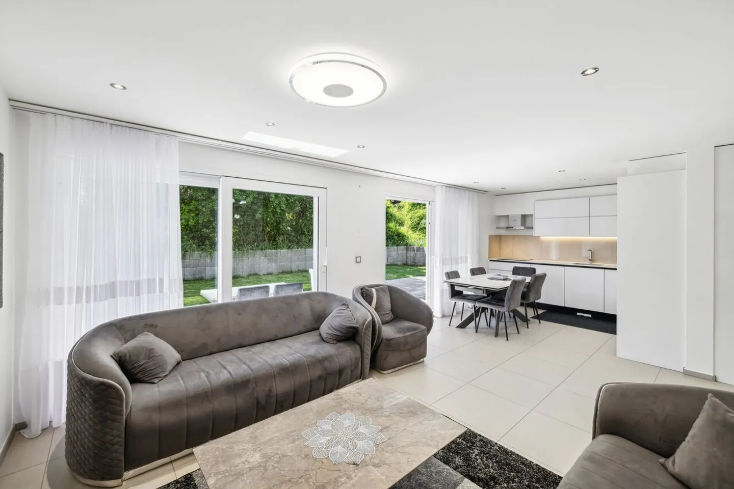 Residential building with 2 apartments in Charrat - Photo 5 of 11