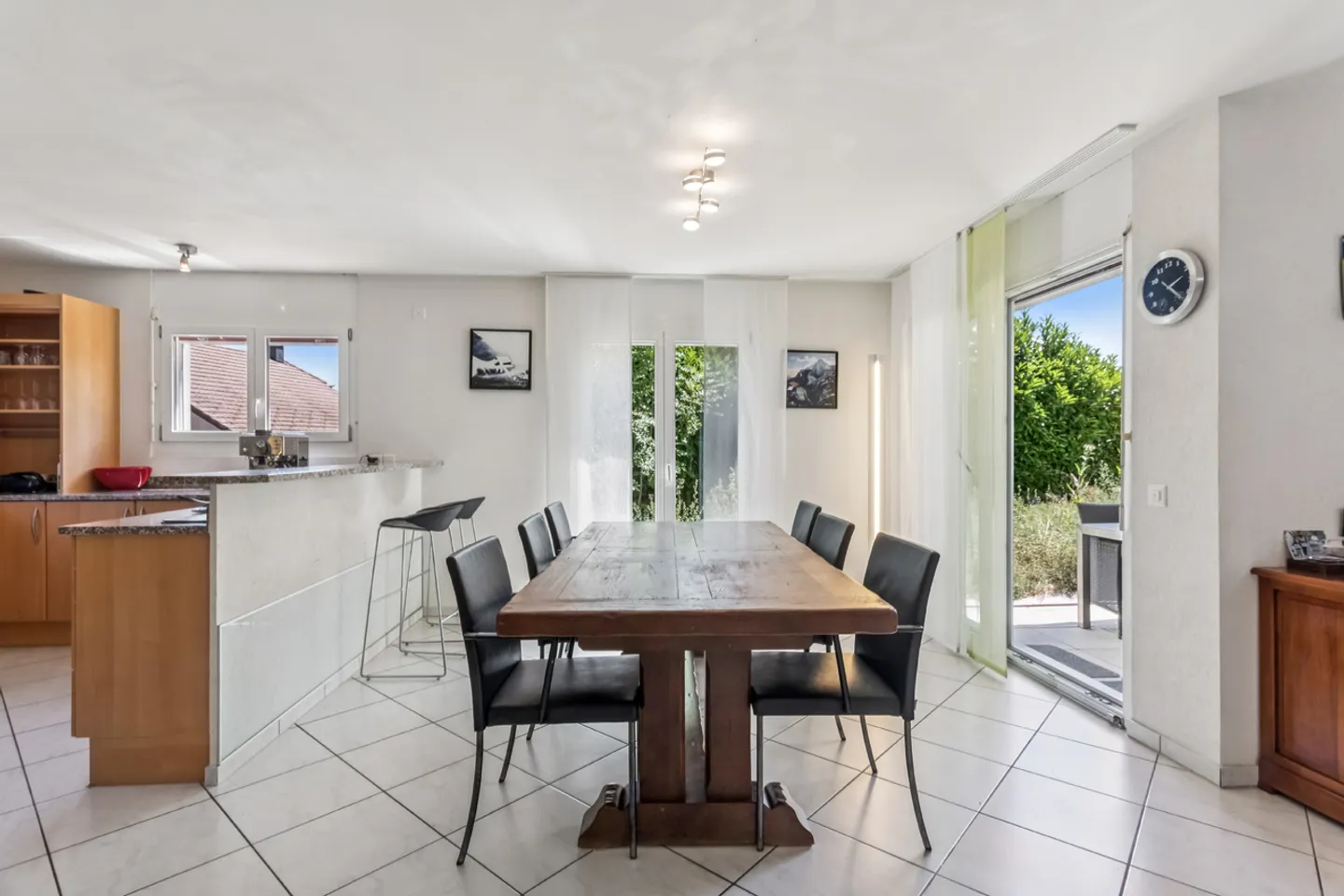 Bella casa familiare situata in un quartiere tranquillo - Foto 3 di 13