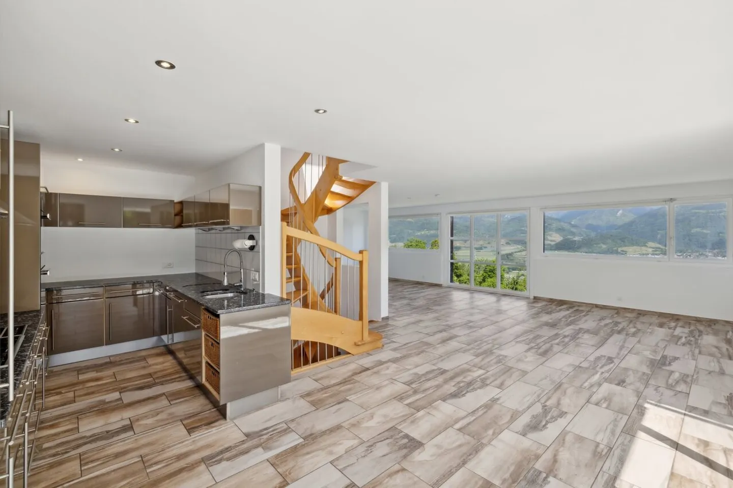Spacious 300 m² villa in Neyres (Collombey) - Panoramic view - Photo 3 of 9