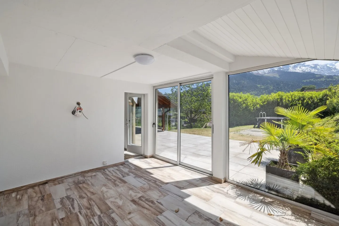 Spacious 300 m² villa in Neyres (Collombey) - Panoramic view - Photo 4 of 9