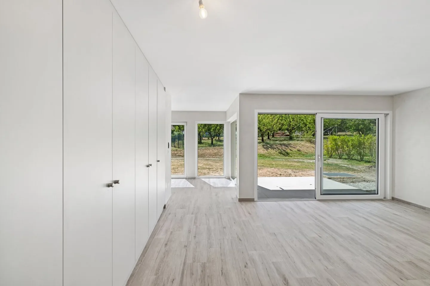 New 2.5-room apartment with large garden and terraces - Photo 4 of 8
