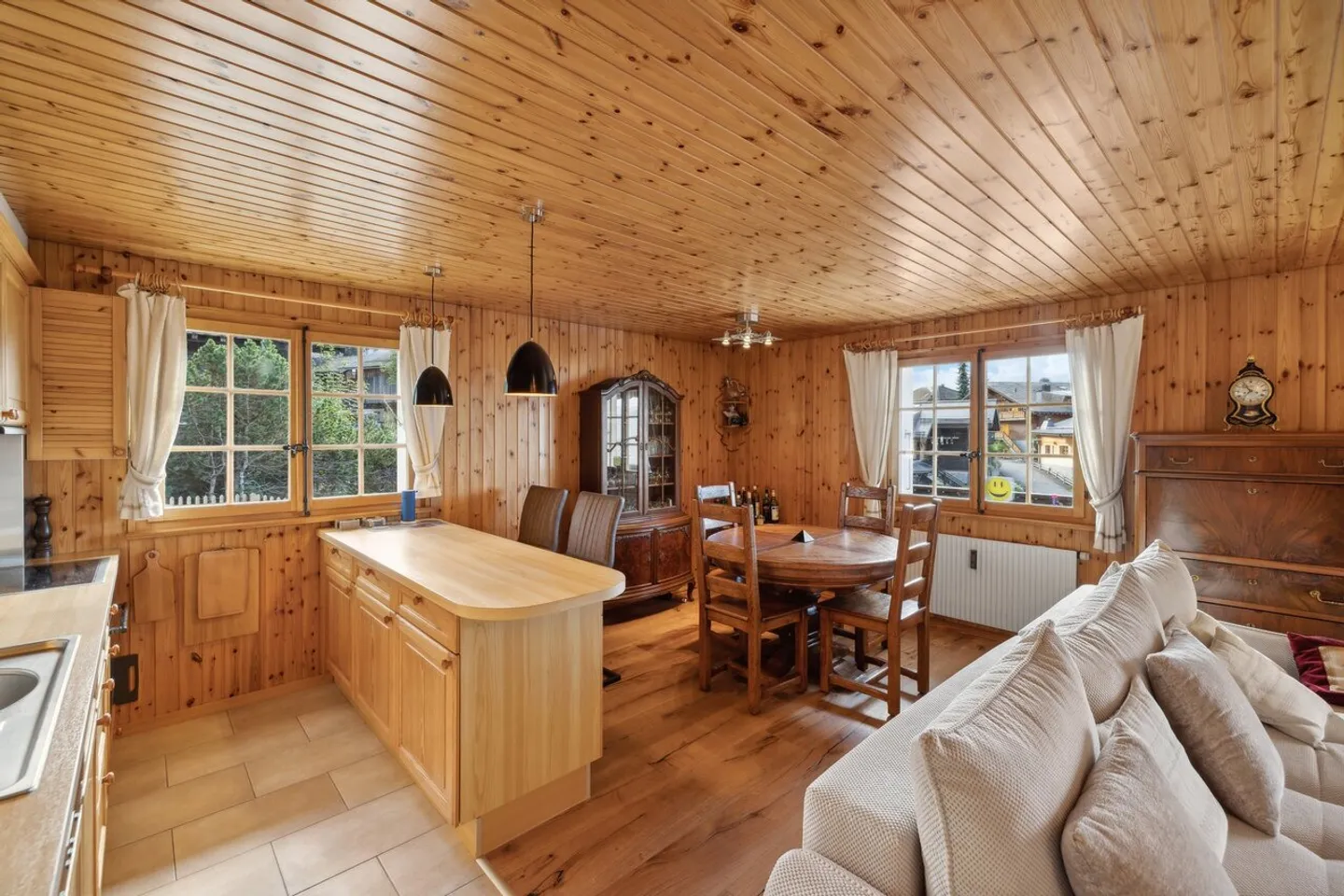 Villars Zentrum, charmante 3.5p renoviert, Box, Balkone, schöne Aussicht! - Foto 10 von 13