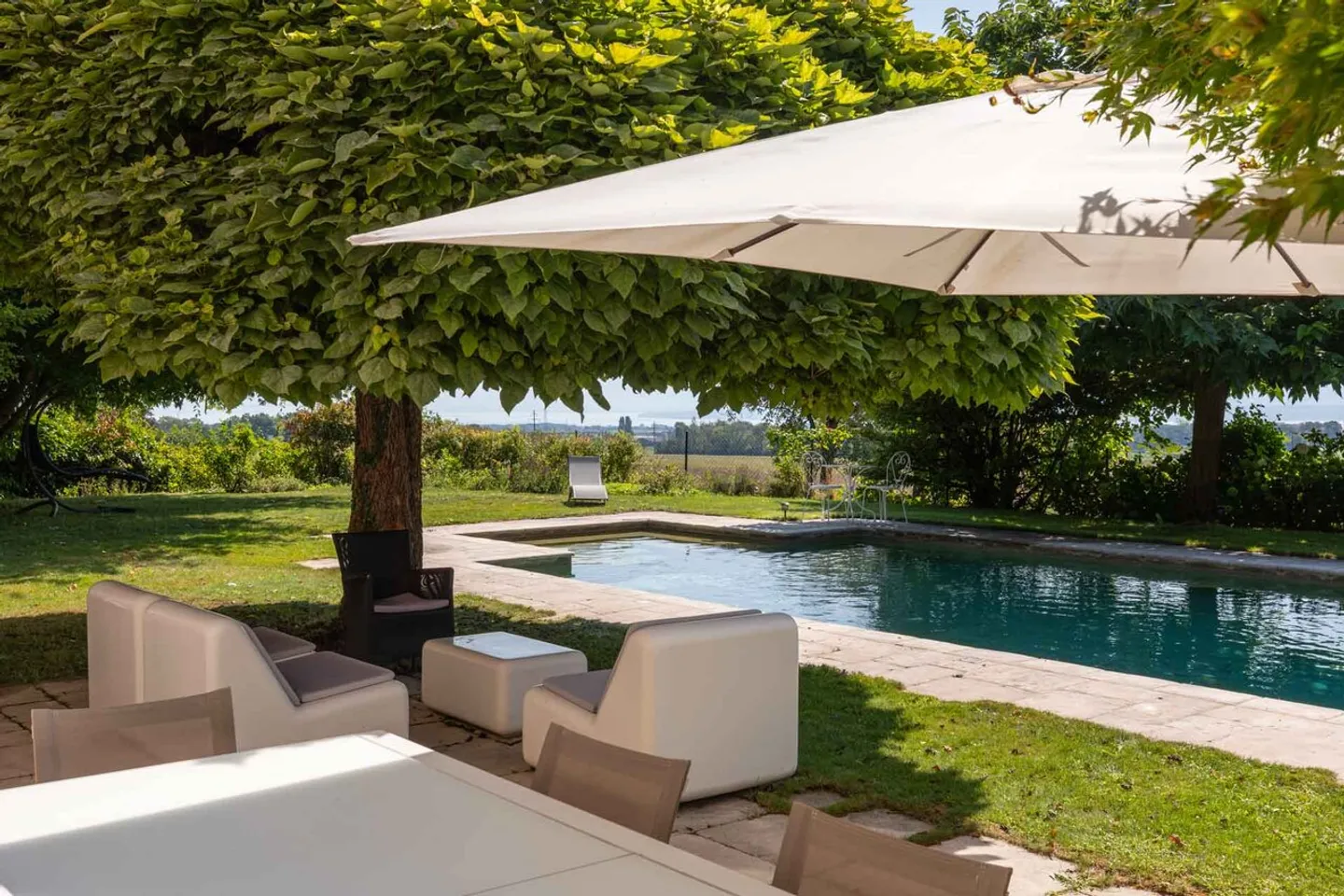 Grande e spaziosa villa di lusso, discreta e situata in un luogo tranquillo - Foto 1 di 11