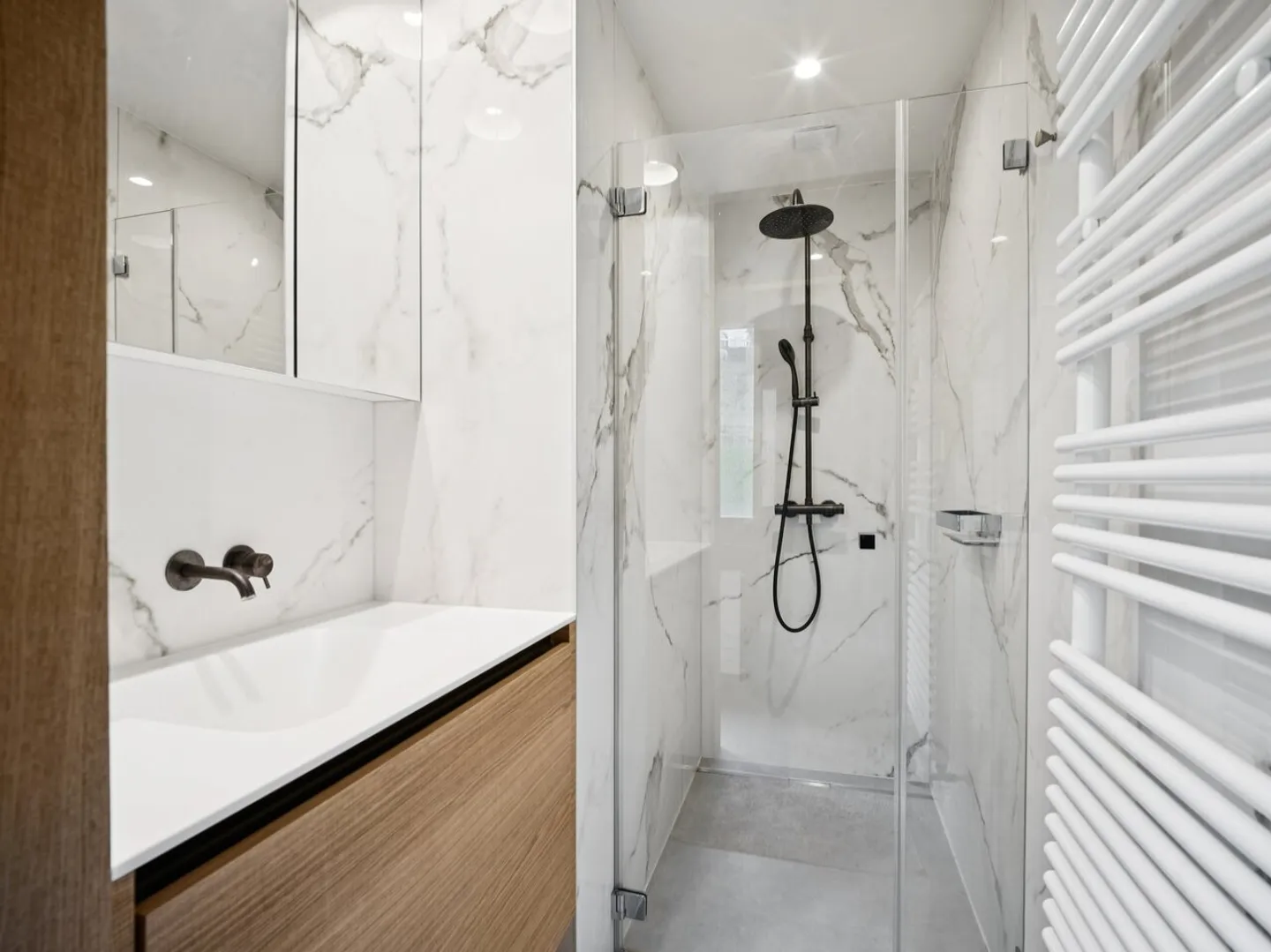 Rare opportunity! Beautifully renovated pied-à-terre, Villars center - Photo 10 of 13