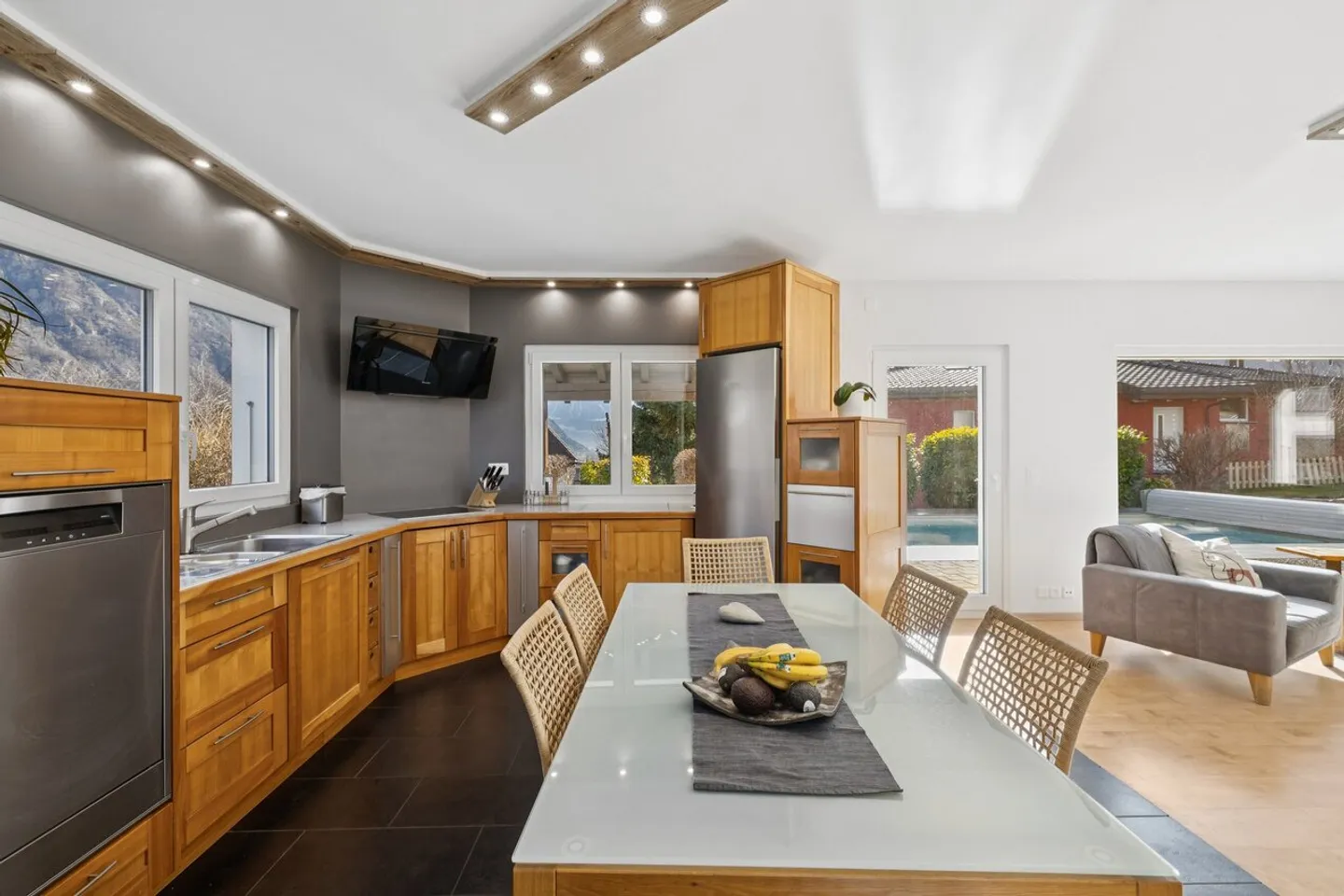 Zeitgenössische Villa mit Energieeffizienz - Foto 3 von 9