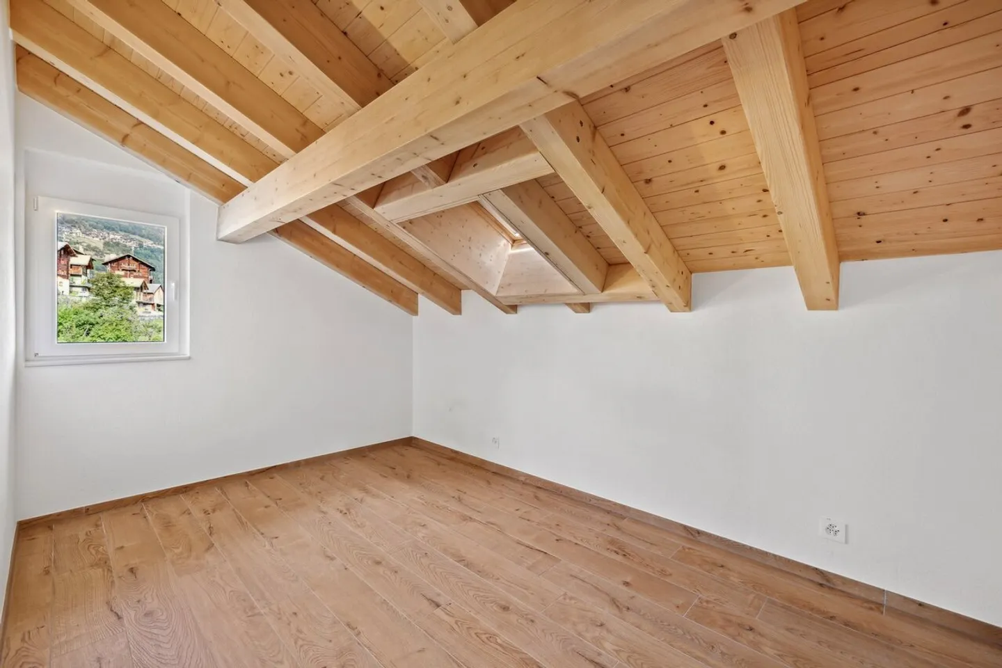 Casa contemporanea di 6,5 stanze con giardino - Foto 8 di 11