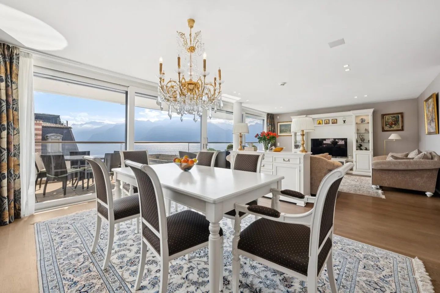 Sotheby's Exklusiv nur wenige Schritte vom See entfernt! - Foto 7 von 13