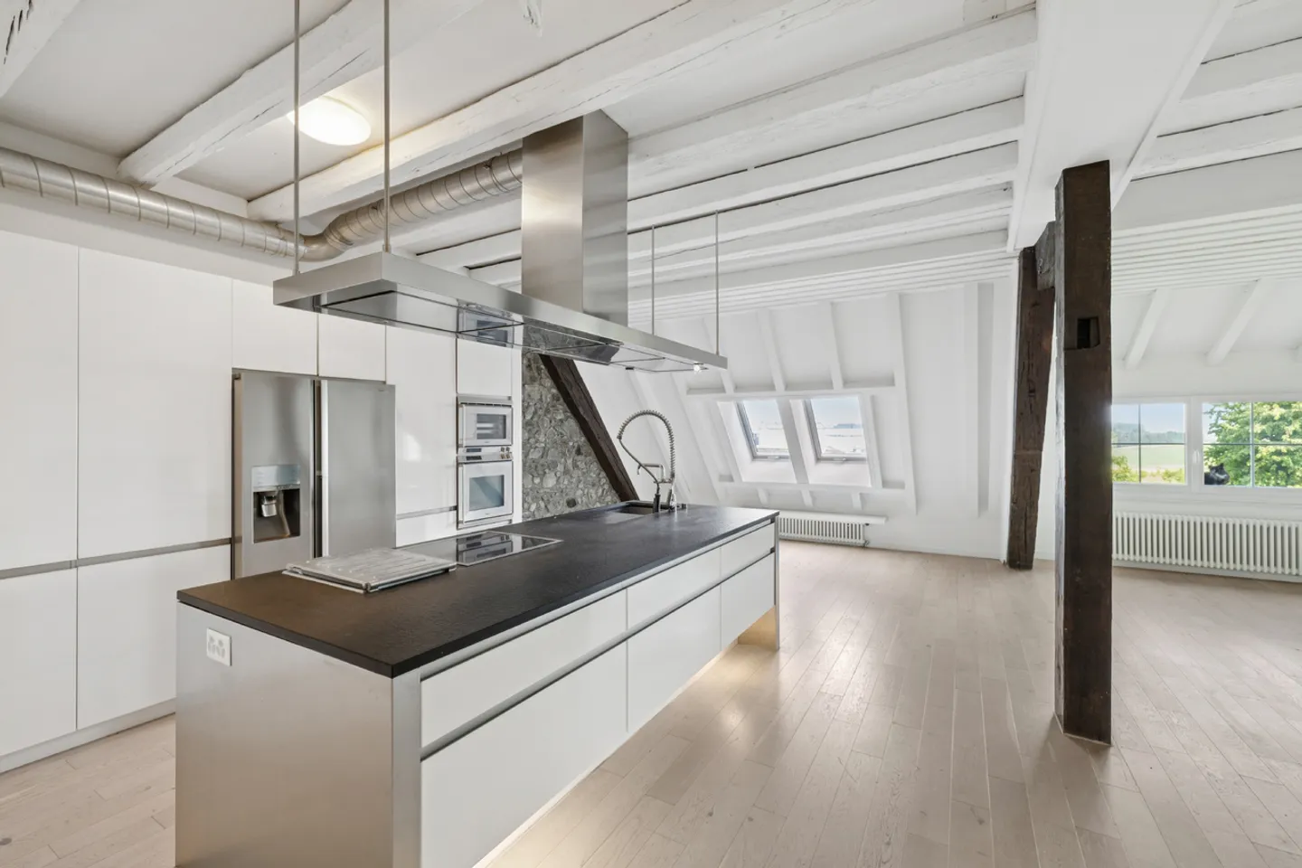 5.5 rooms in a charming small condominium 15 minutes from Lausanne - Photo 2 of 13