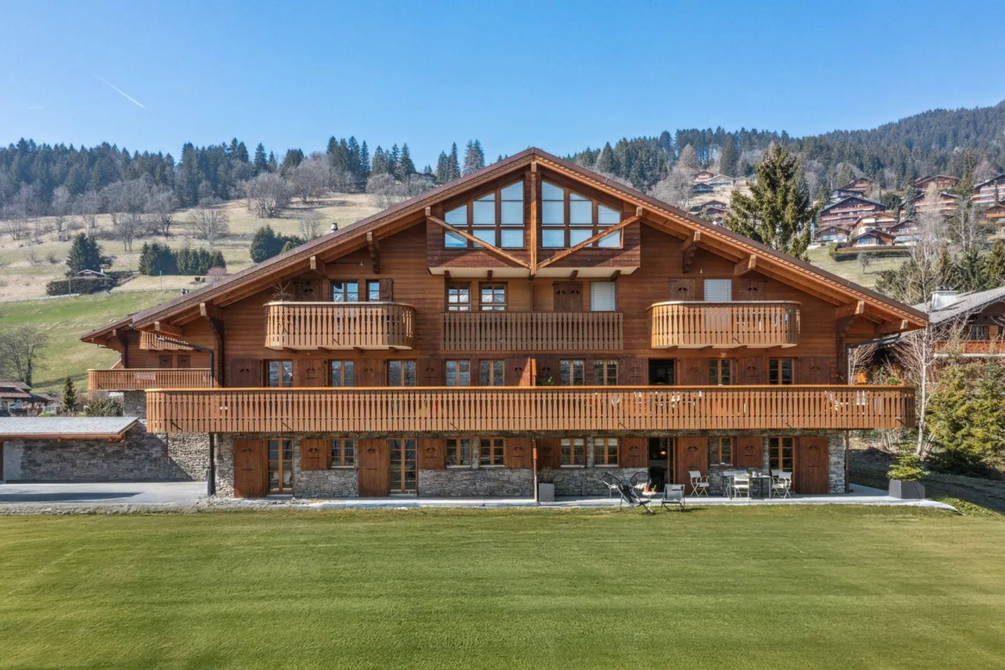 Magnifico 4.5p camino, giardino privato, vista, 2 parcheggi - Foto 1 di 13