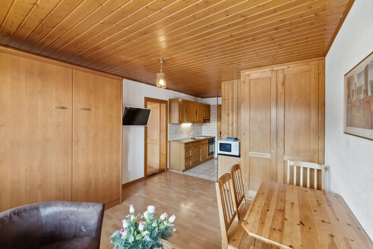 Alpine charm and direct access to the slopes - Facing the Dents-du-Midi - Photo 3 of 7