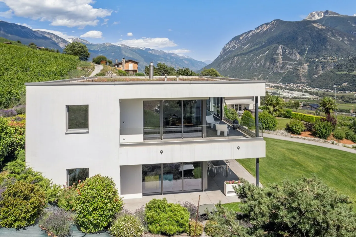CORIN - Wunderschöne moderne Villa mit grandioser Aussicht auf die Ebene - Foto 13 von 13