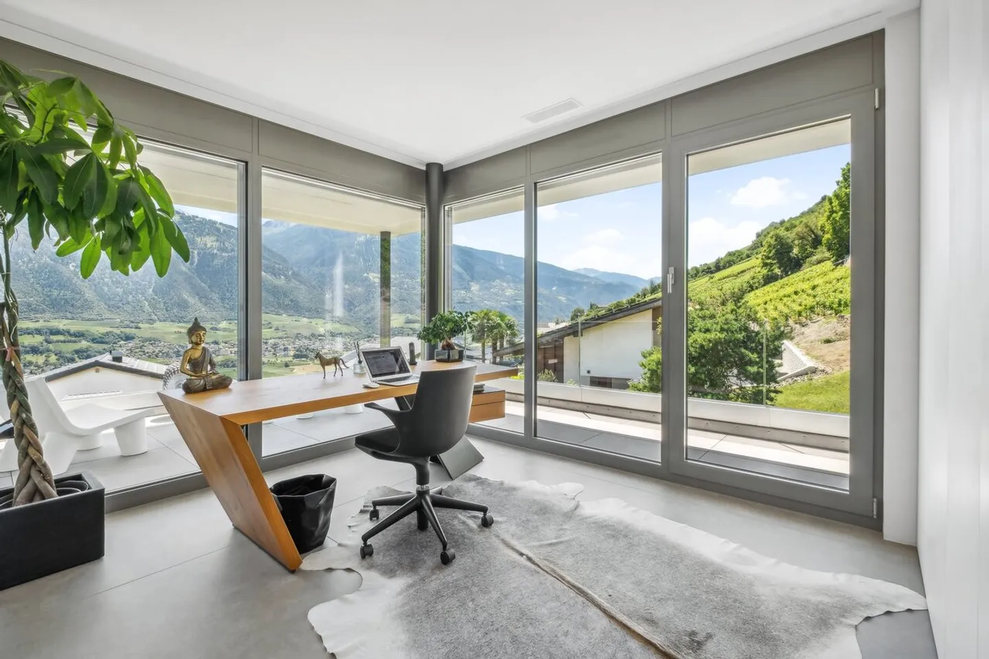 CORIN - Wunderschöne moderne Villa mit grandioser Aussicht auf die Ebene - Foto 10 von 13