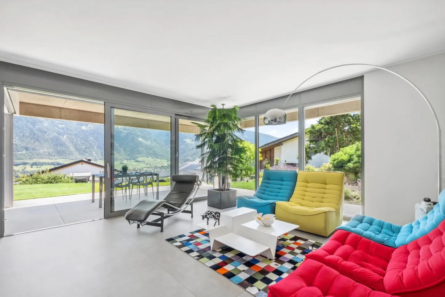CORIN - Wunderschöne moderne Villa mit grandioser Aussicht auf die Ebene - Foto 1 von 13