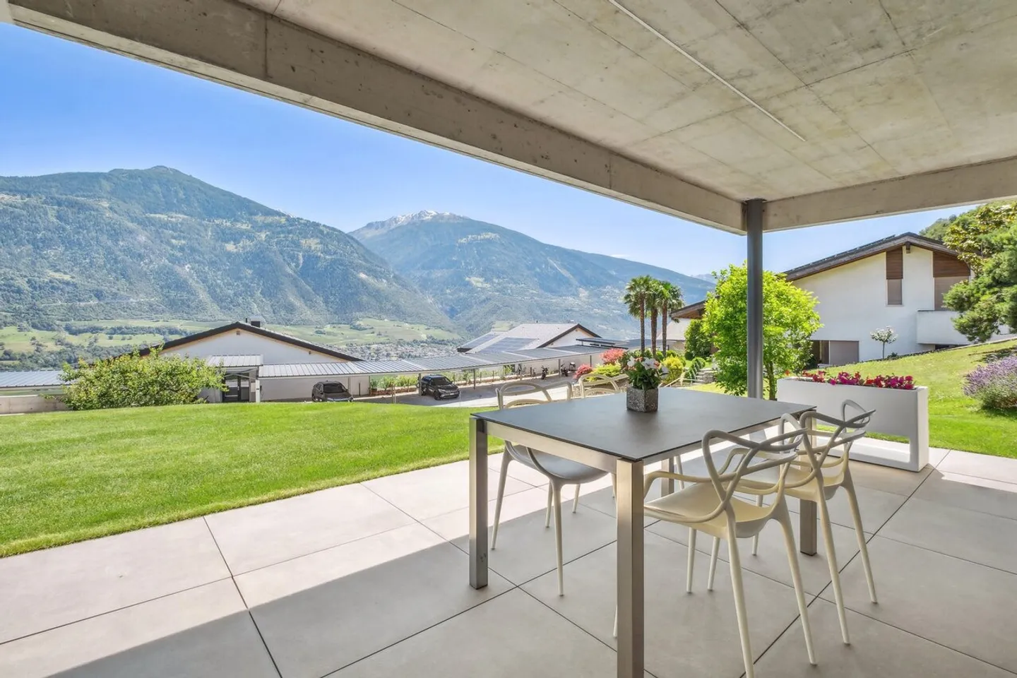 CORIN - Wunderschöne moderne Villa mit grandioser Aussicht auf die Ebene - Foto 12 von 13