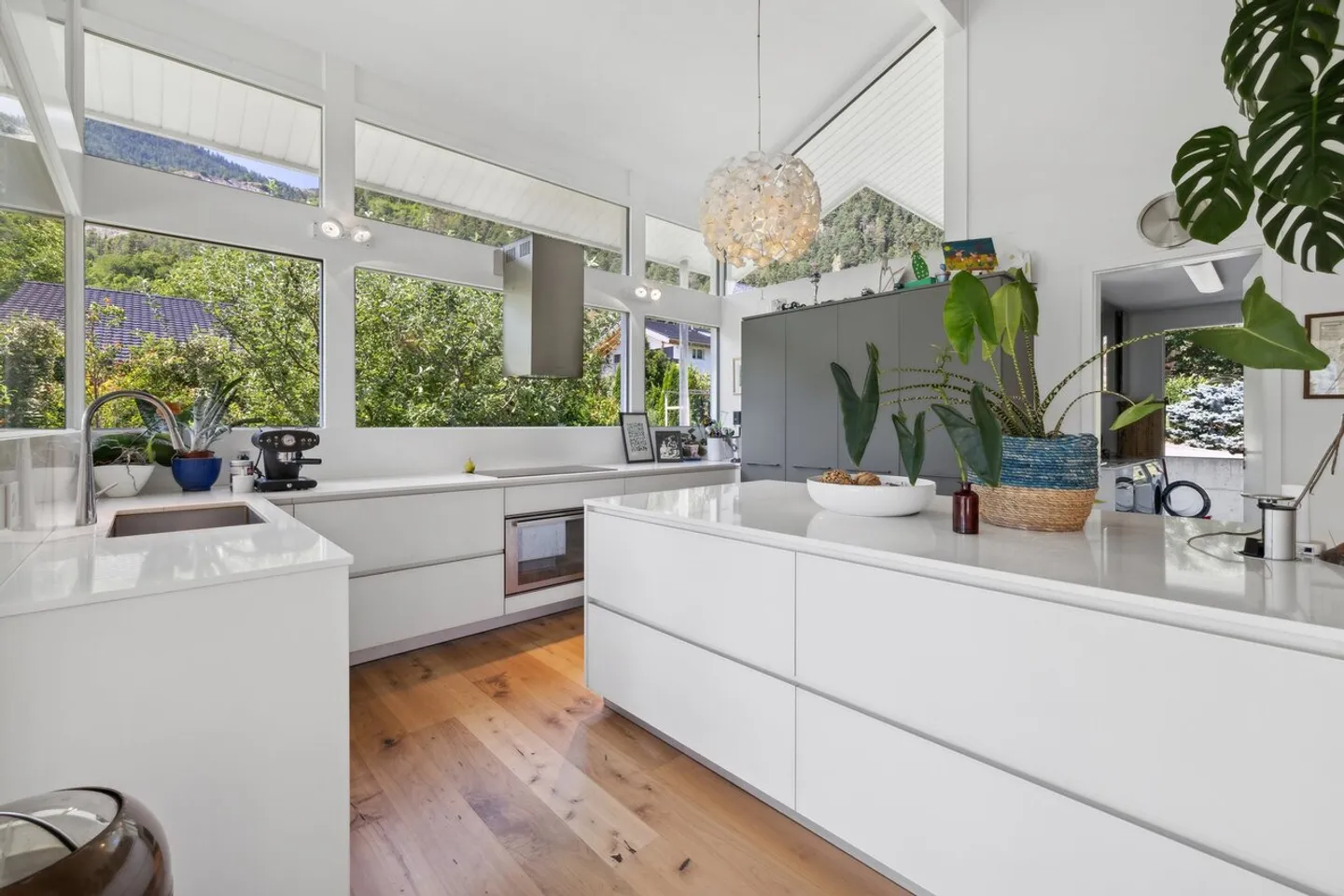 6.5-room villa with the possibility of an independent studio - Photo 3 of 12