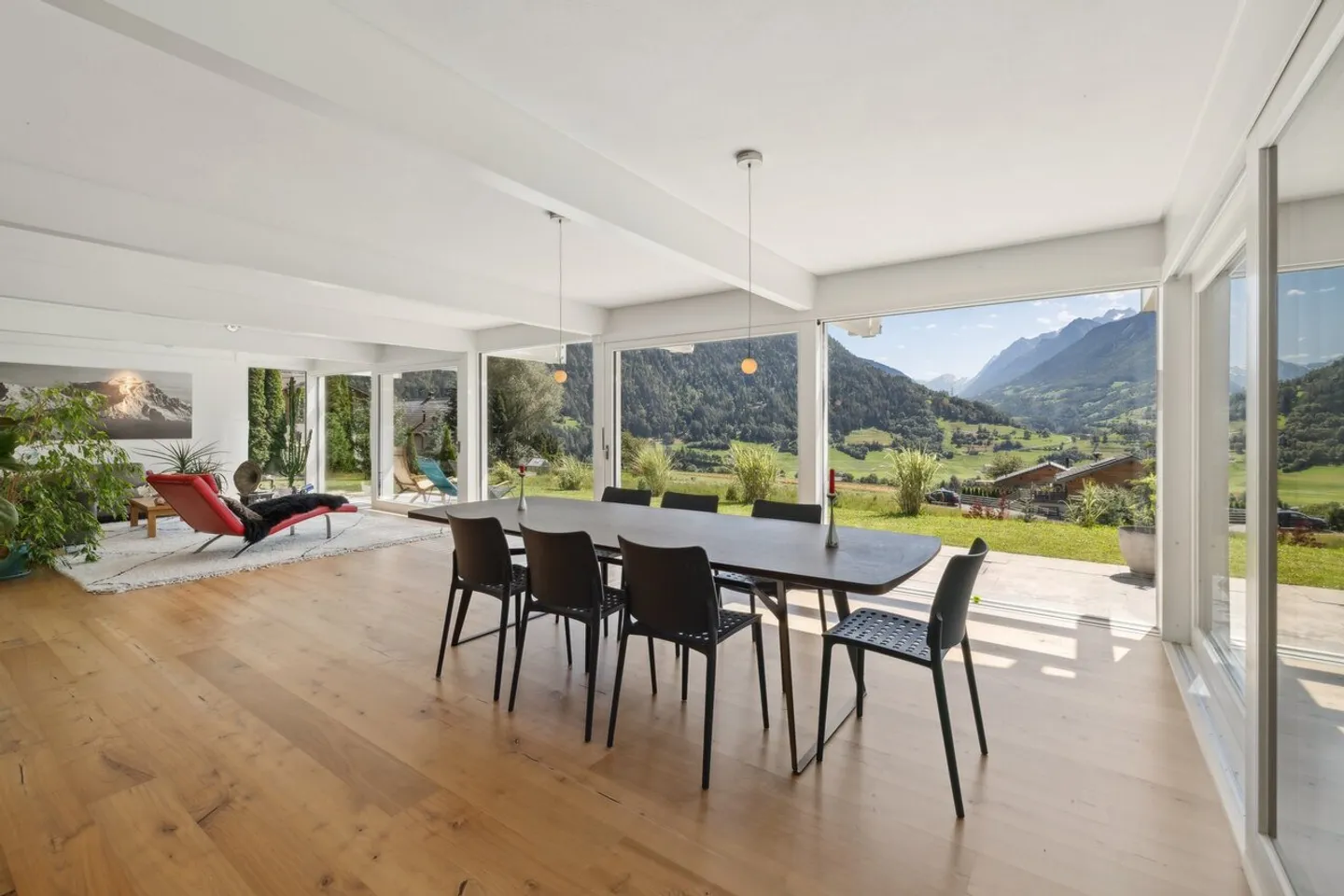 6.5-room villa with the possibility of an independent studio - Photo 2 of 12
