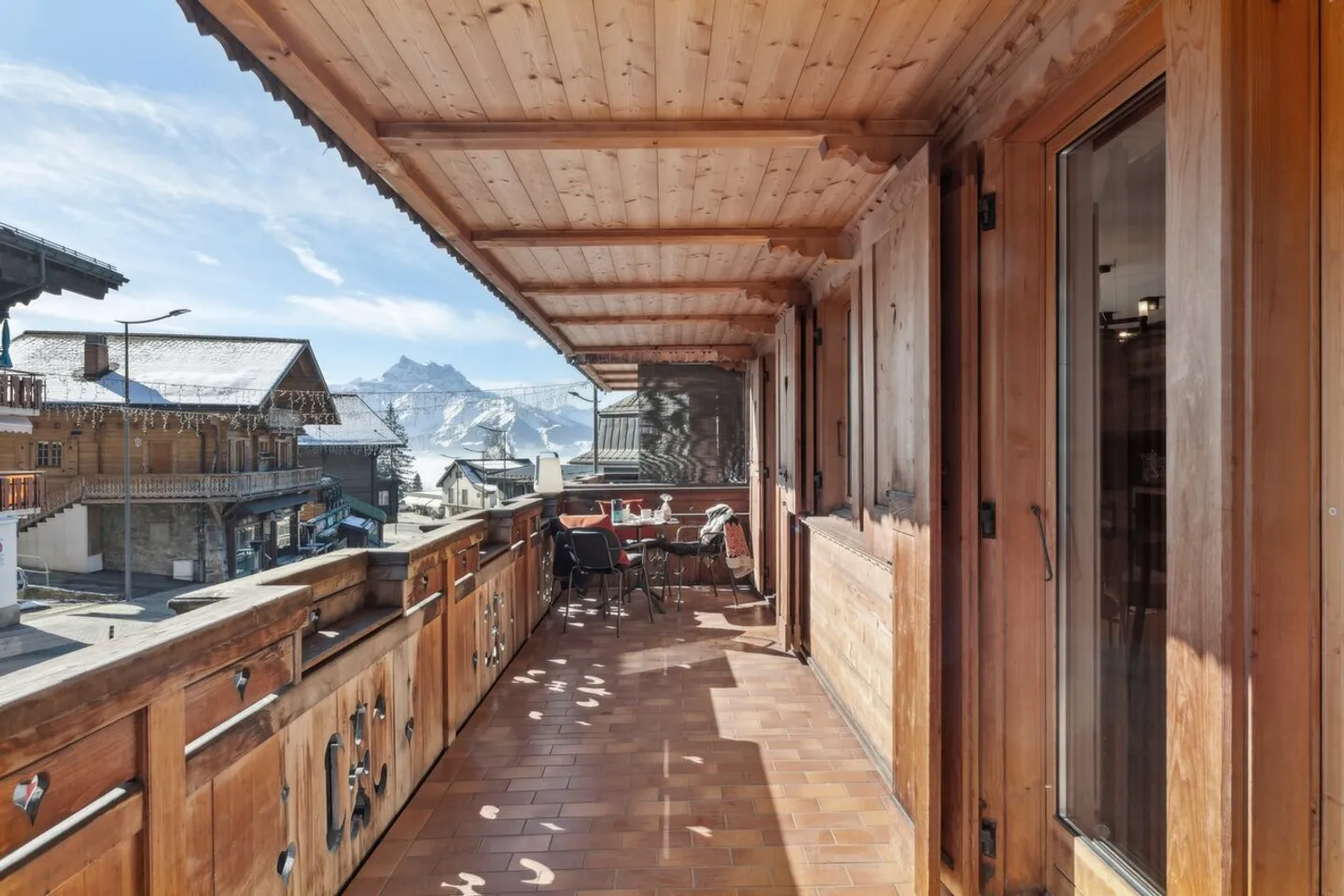 Raro e lussuoso 3.5p Villars centro, ristrutturazione 2025, balcone, parcheggio - Foto 7 di 13