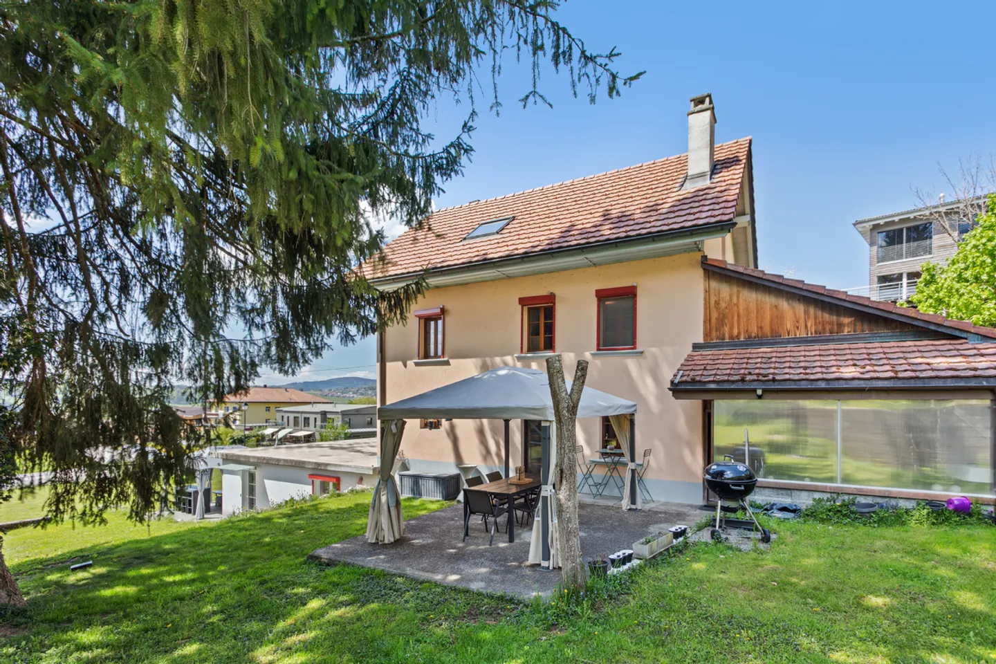 House with 2 units overlooking the Moléson and greenery - Photo 3 of 10