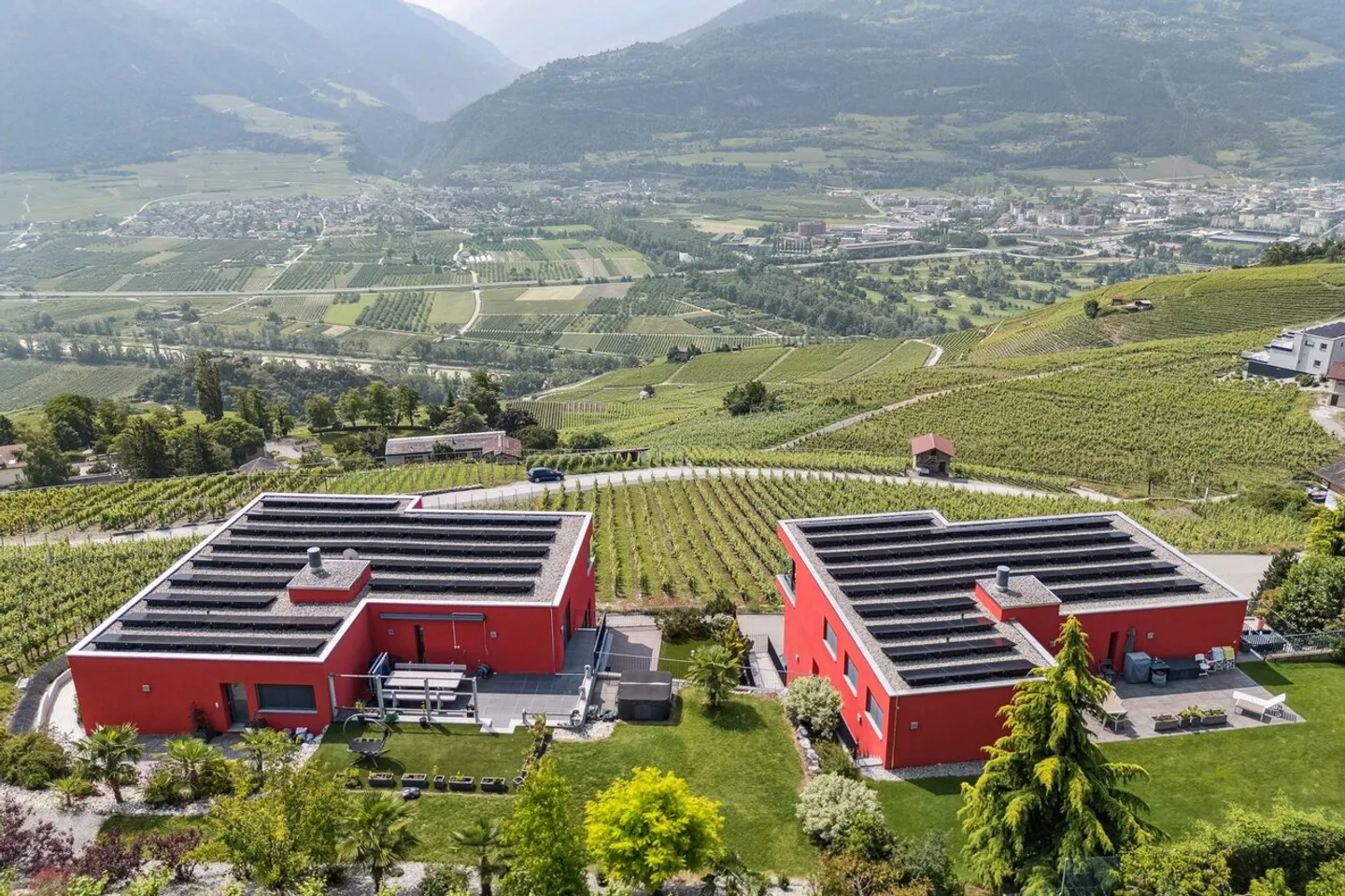 Appartement de standing en dominance sur la plaine - Photo 2 sur 10