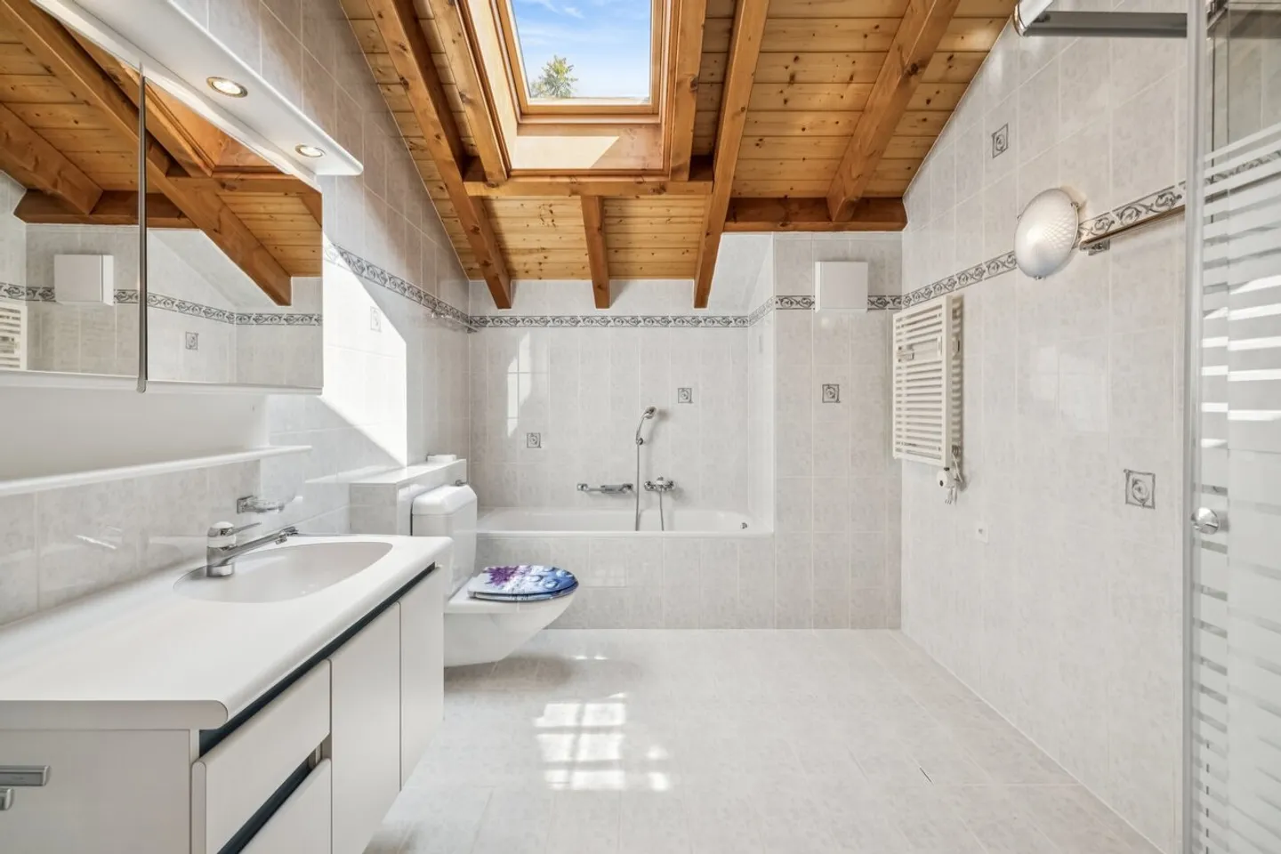Vue panoramique &amp; élégance alpine avec piscine - Photo 10 sur 13