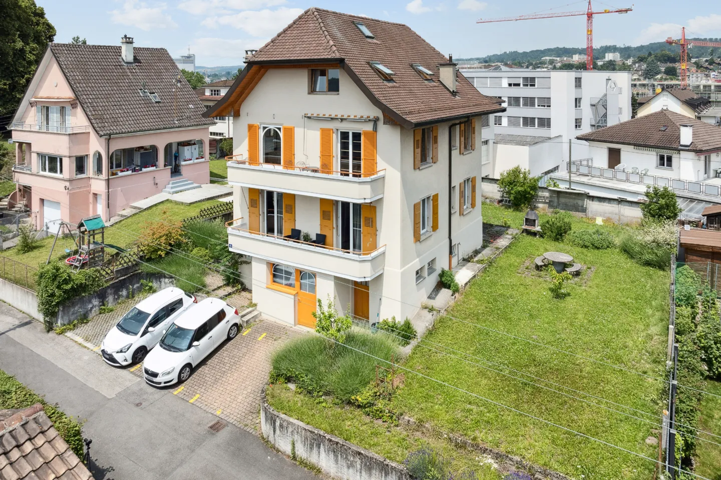 Edificio di tre unità con vista sul lago - ideale per investitori - Foto 2 di 9
