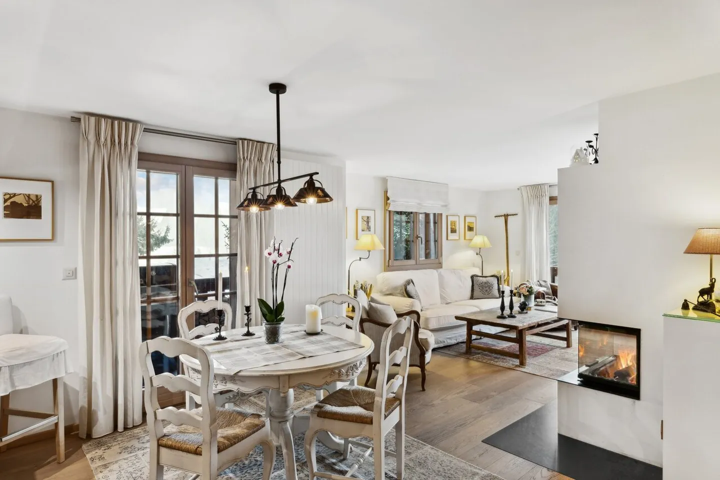 Bellissimo appartamento di 6 locali, 3 balconi a sud, bella vista, tranquillo, vicino alle piste - Foto 2 di 13