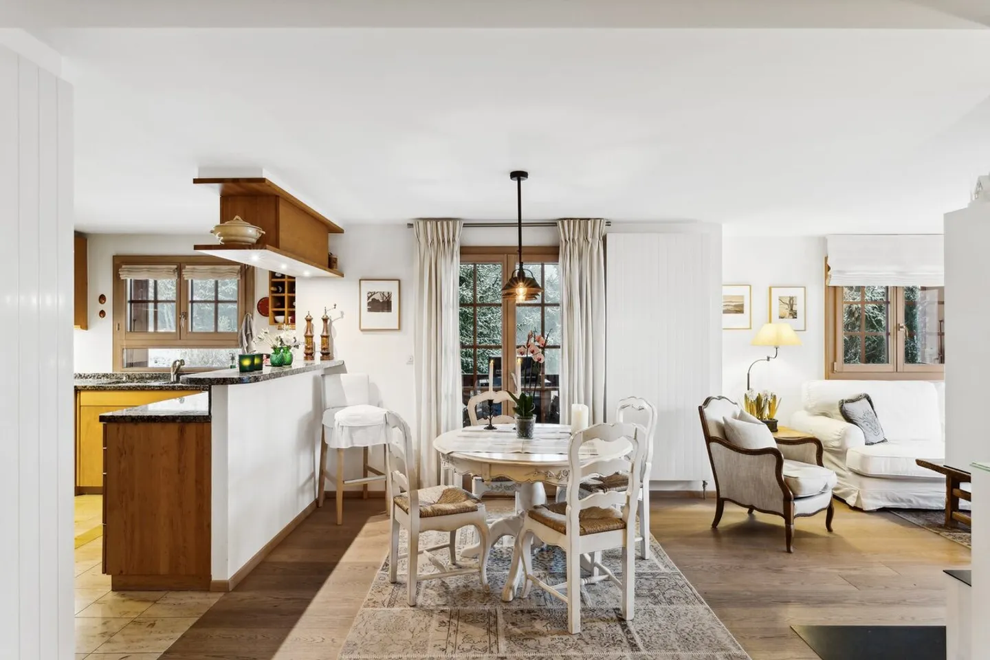 Bellissimo appartamento di 6 locali, 3 balconi a sud, bella vista, tranquillo, vicino alle piste - Foto 5 di 13