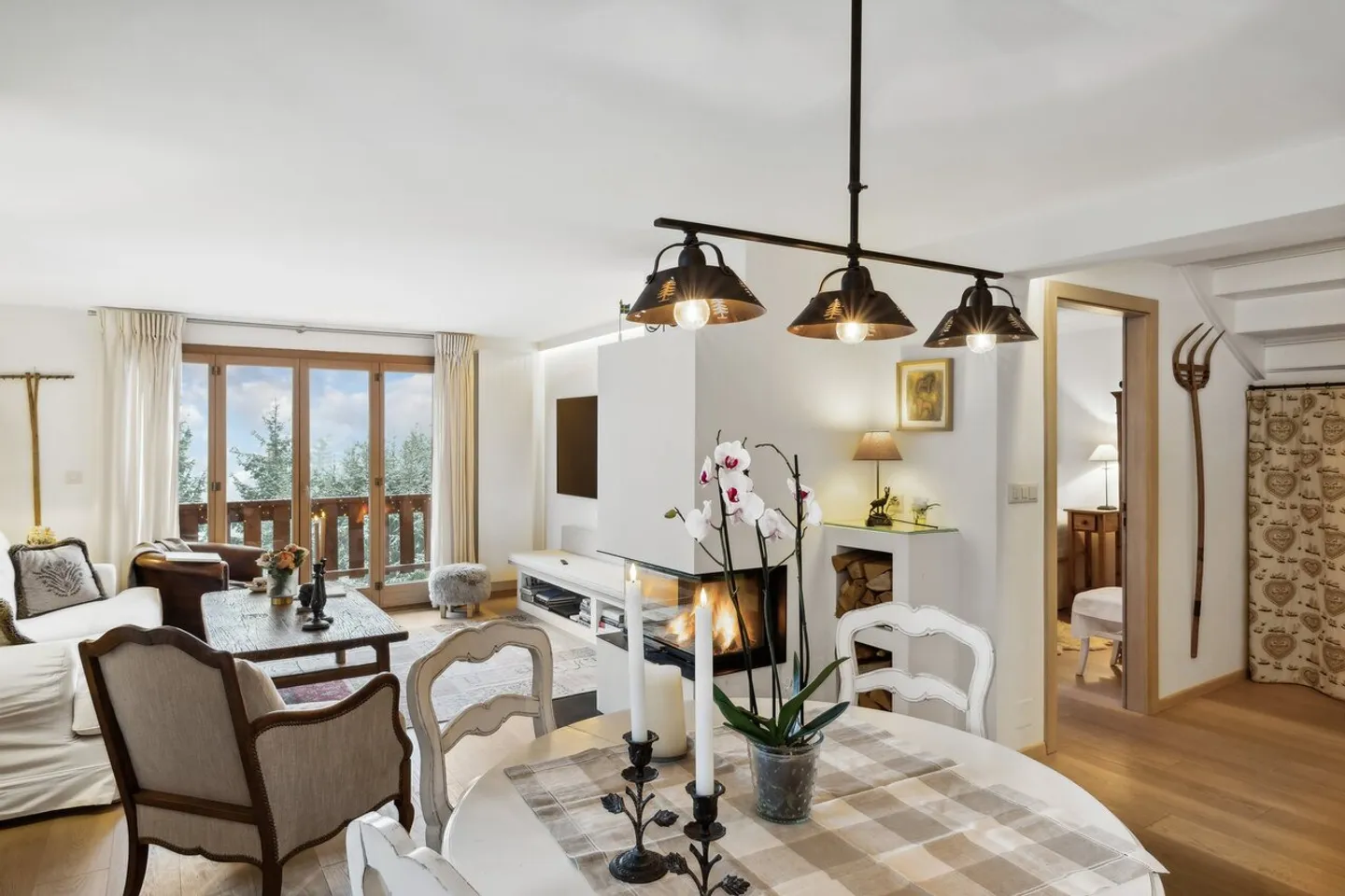 Bellissimo appartamento di 6 locali, 3 balconi a sud, bella vista, tranquillo, vicino alle piste - Foto 1 di 13