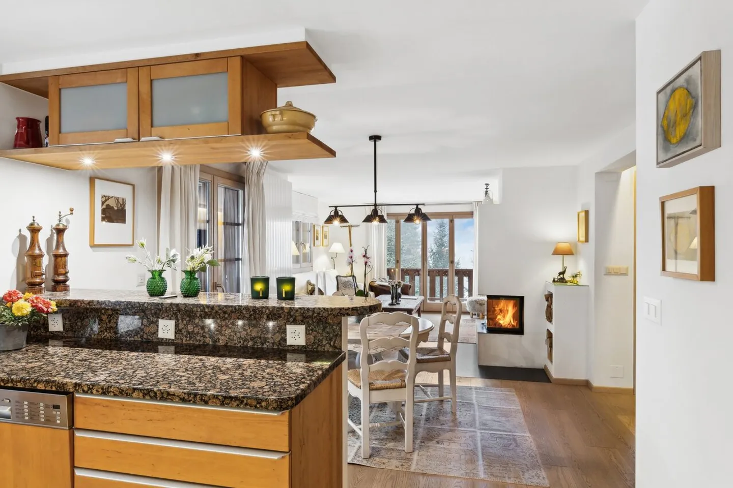 Bellissimo appartamento di 6 locali, 3 balconi a sud, bella vista, tranquillo, vicino alle piste - Foto 4 di 13