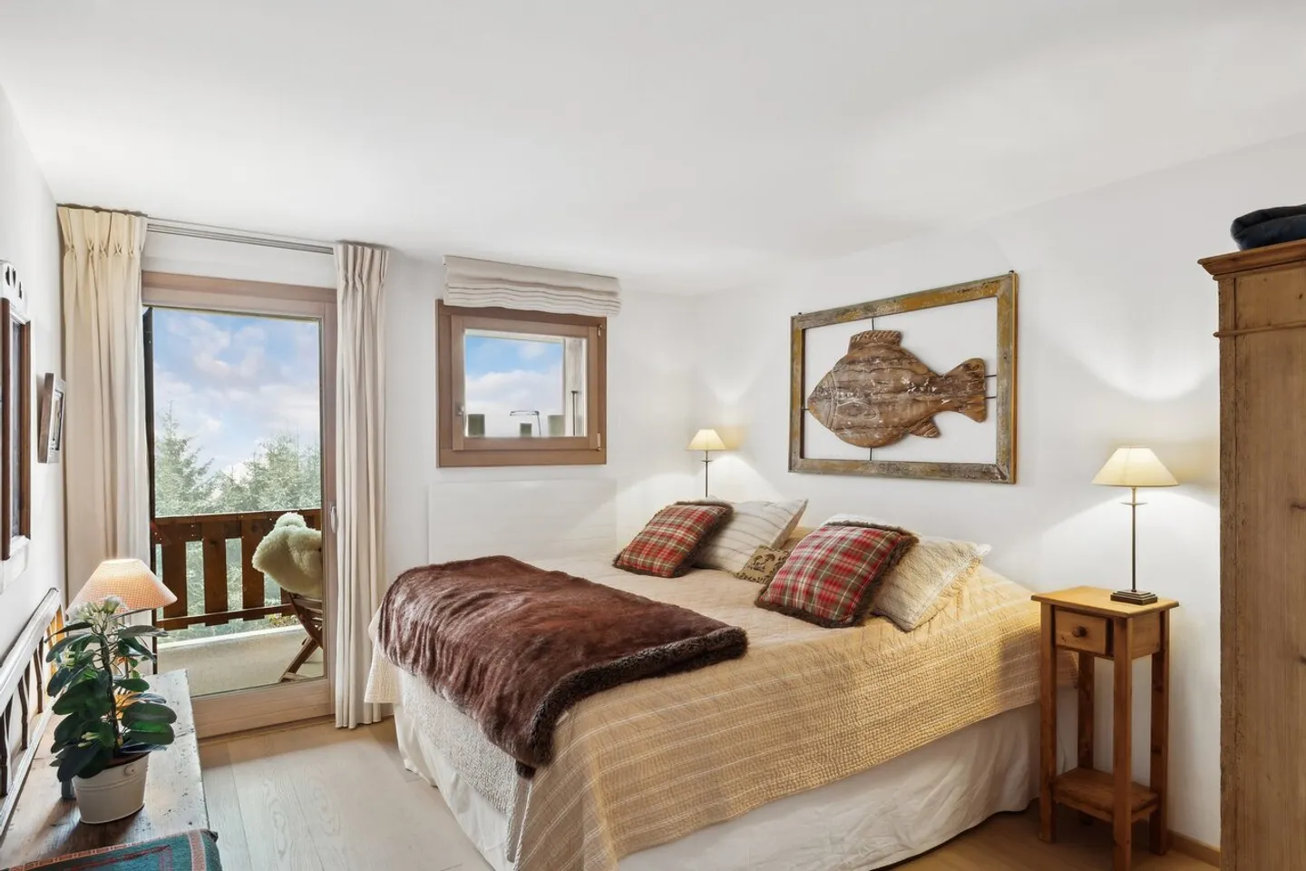 Bellissimo appartamento di 6 locali, 3 balconi a sud, bella vista, tranquillo, vicino alle piste - Foto 9 di 13