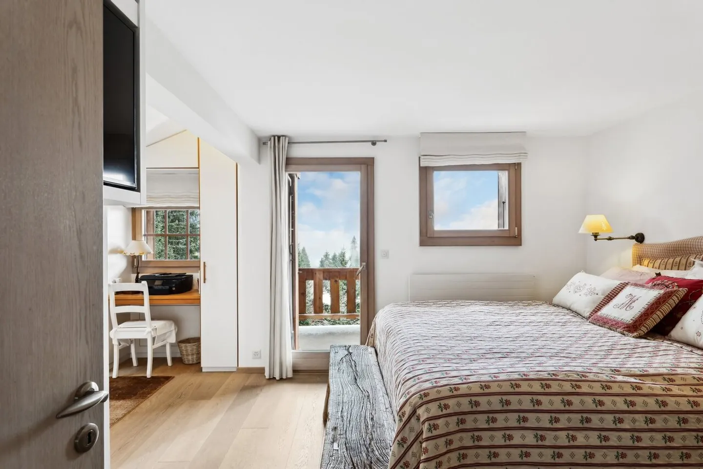 Bellissimo appartamento di 6 locali, 3 balconi a sud, bella vista, tranquillo, vicino alle piste - Foto 12 di 13