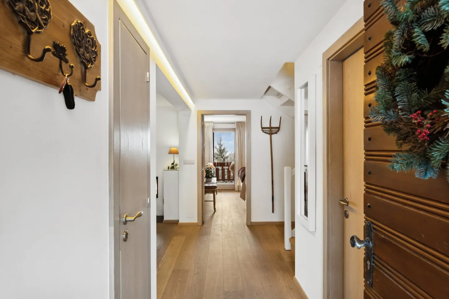 Bellissimo appartamento di 6 locali, 3 balconi a sud, bella vista, tranquillo, vicino alle piste - Foto 6 di 13