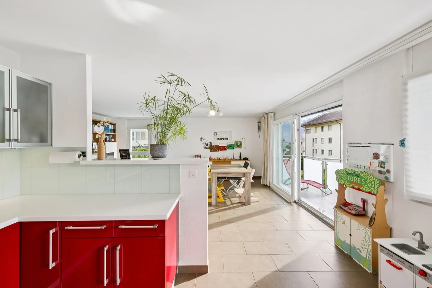 Spacious and bright 4.5 rooms with a view of the Dents-du-Midi - Photo 1 of 13