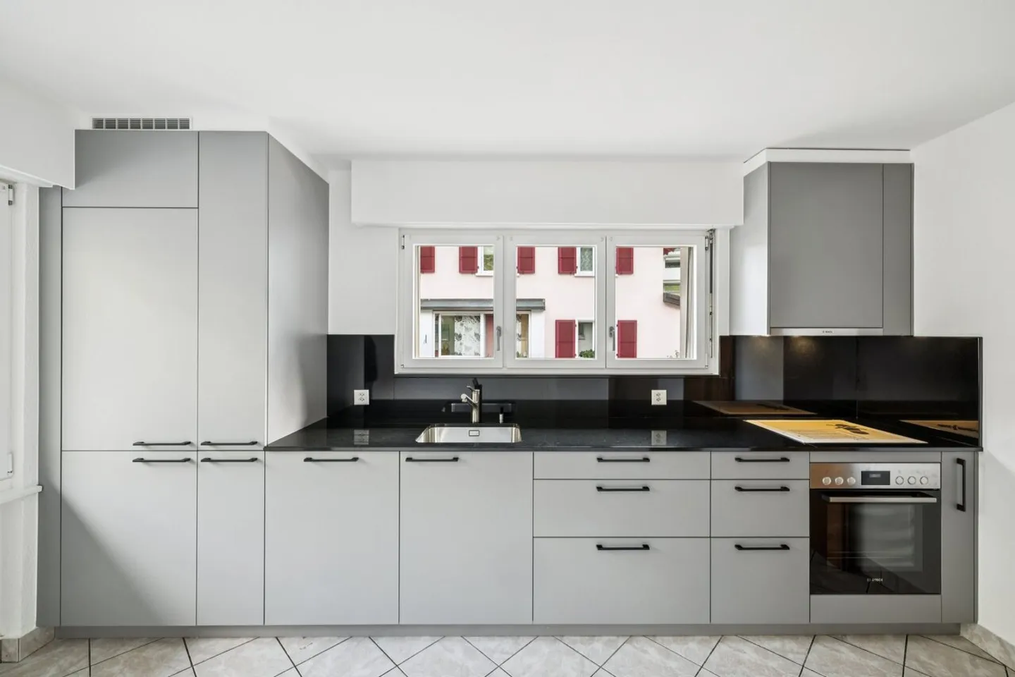 Grande casa indipendente con grande seminterrato arredato - Foto 3 di 13