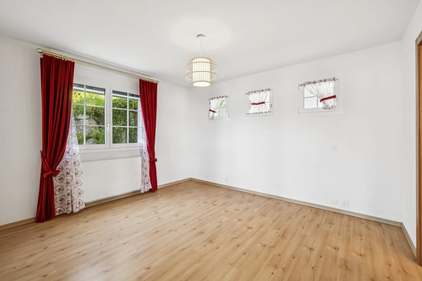 Vista panoramica e eleganza alpina con piscina - Foto 7 di 13