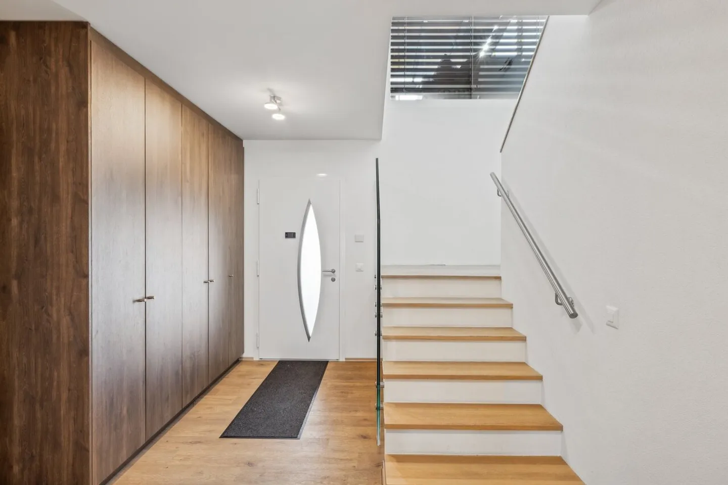 Einzigartig! Hochwertige Villa mit unabhängigem Apartment & idyllischem Blick - Foto 12 von 13