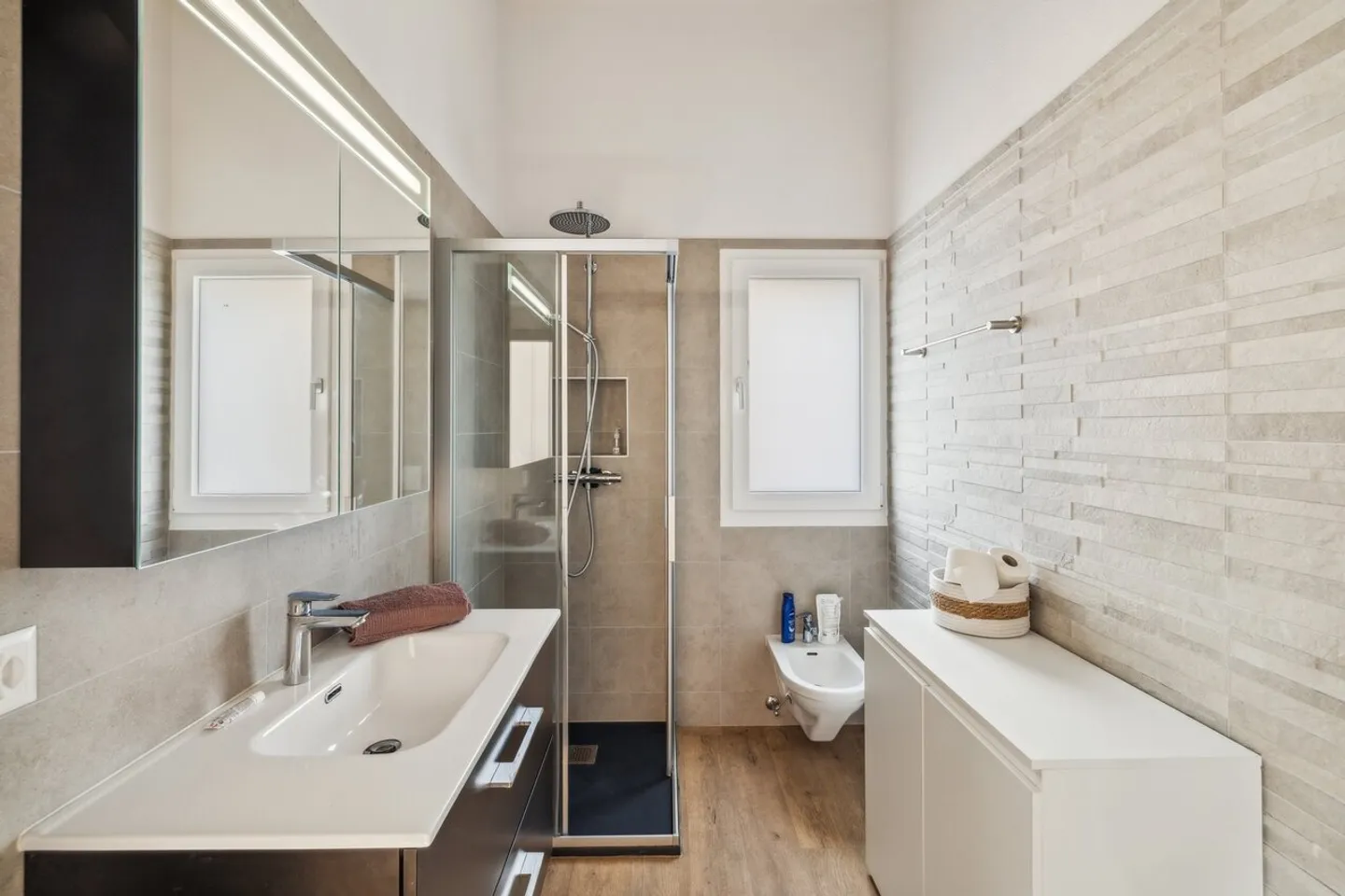 Einzigartig! Hochwertige Villa mit unabhängigem Apartment & idyllischem Blick - Foto 7 von 13