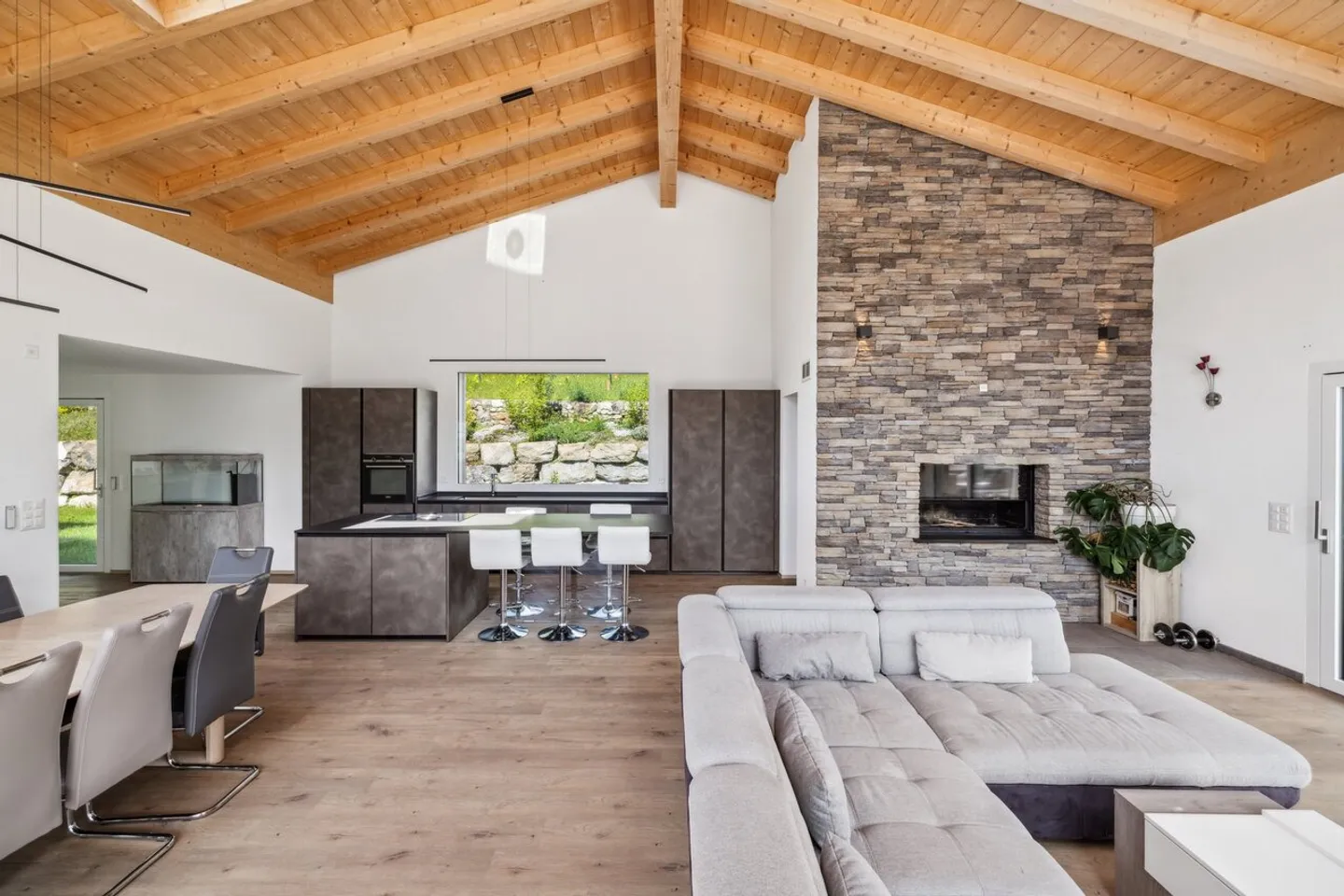 Einzigartig! Hochwertige Villa mit unabhängigem Apartment & idyllischem Blick - Foto 4 von 13