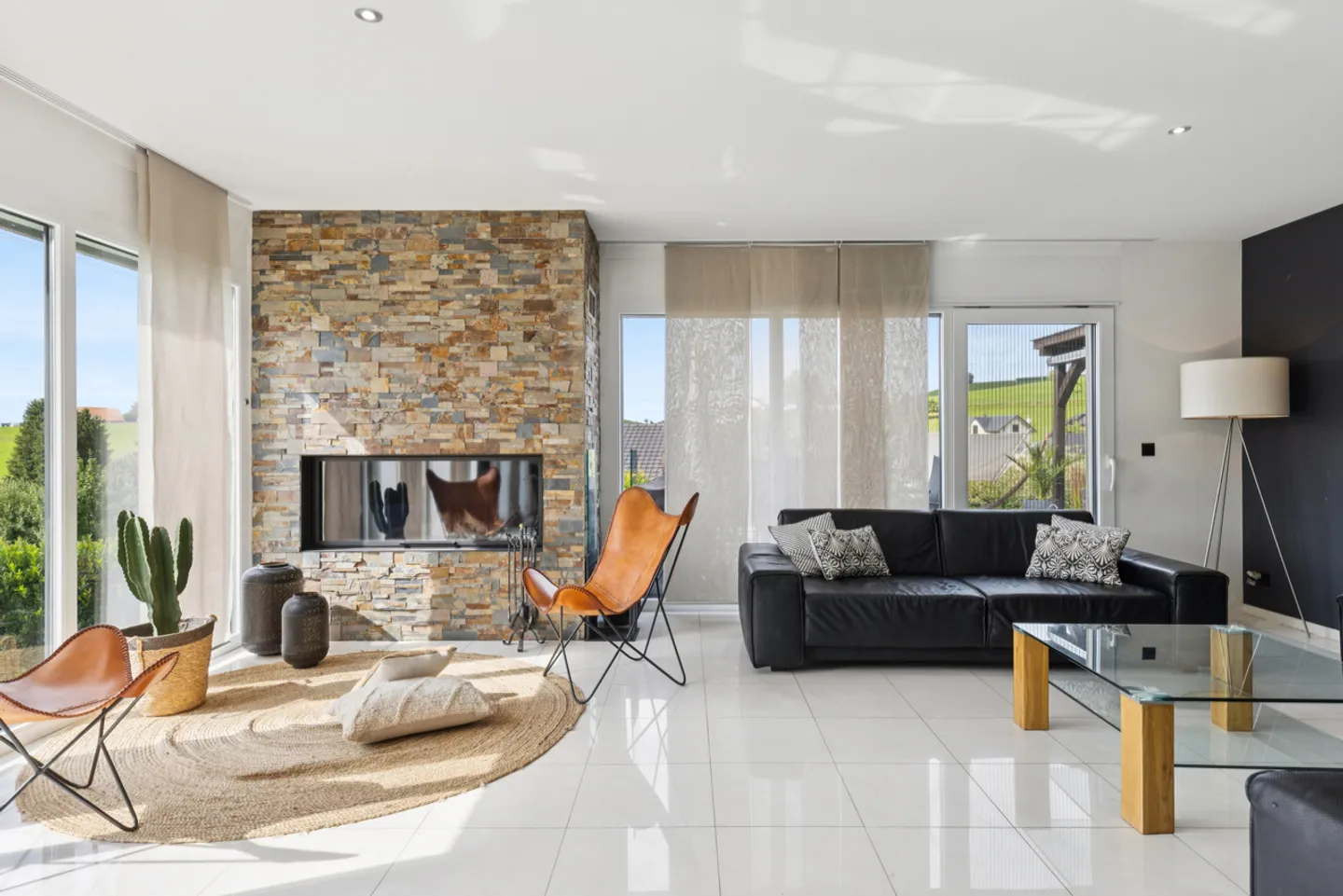 Casa familiare con appartamento indipendente - Foto 1 di 11