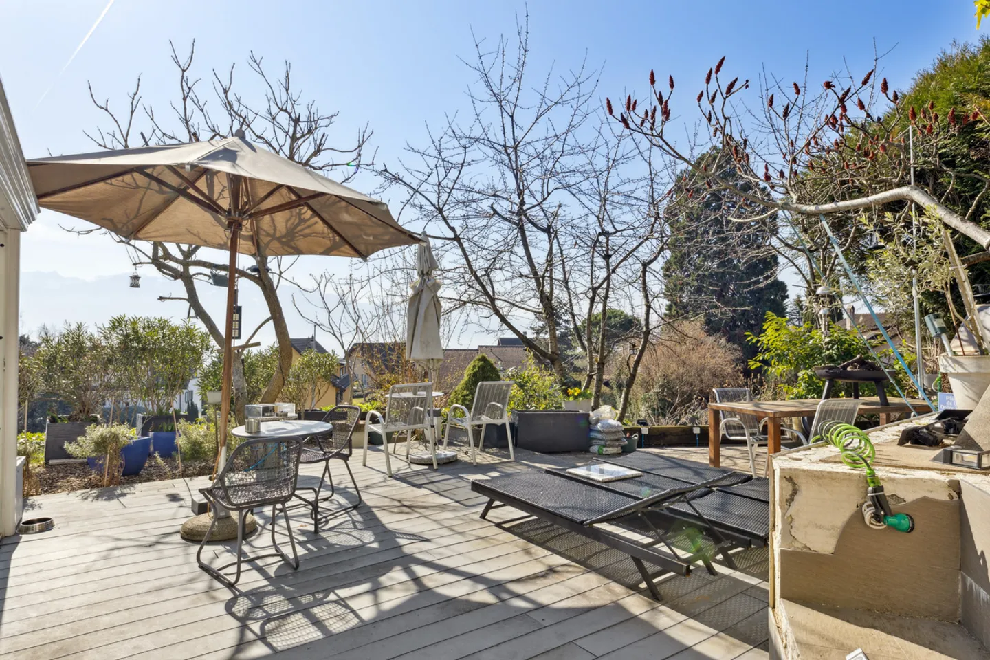 Beautiful apartment in La Conversion with lake view. - Photo 1 of 6