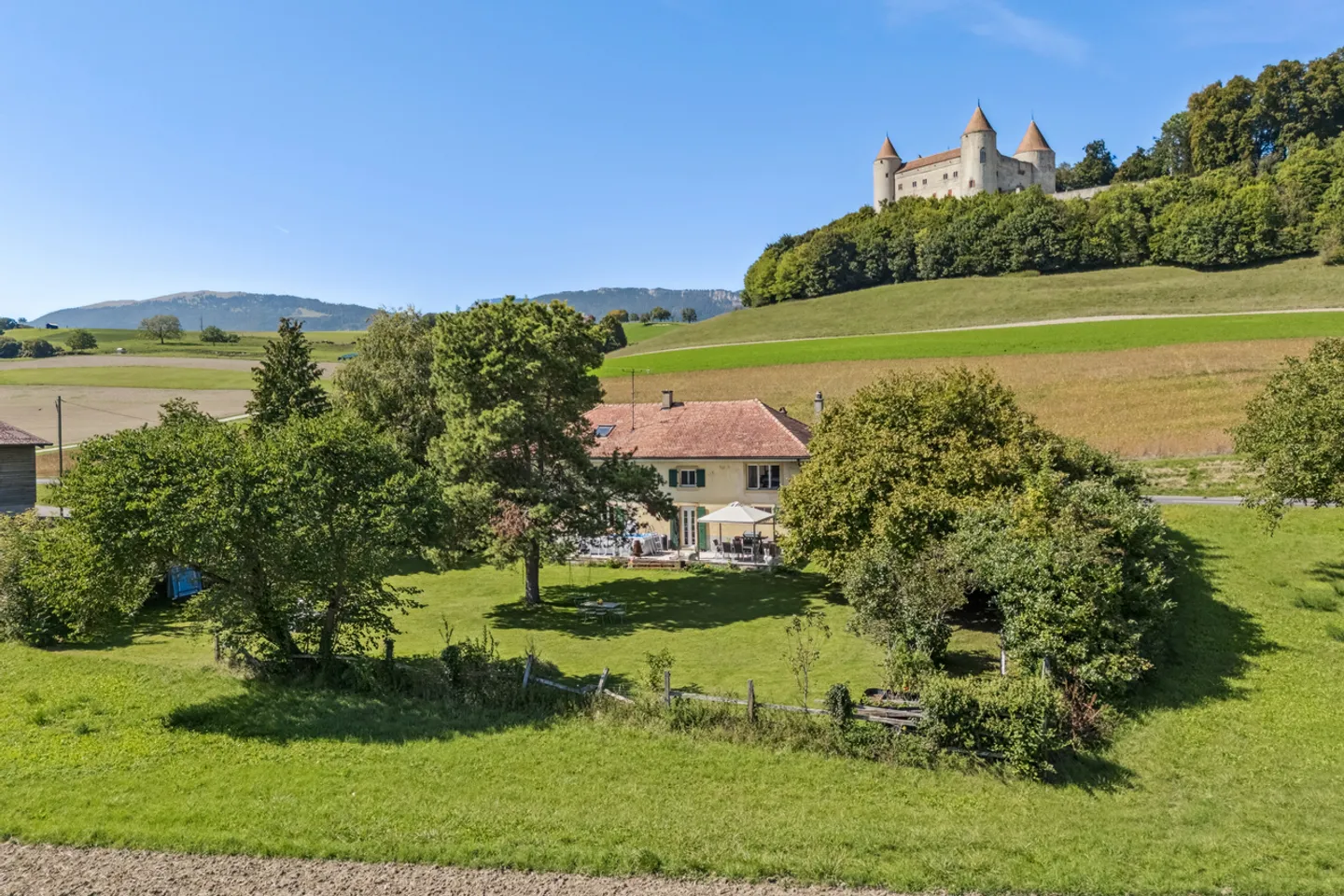 Maison 6.5 pièces avec splendide vue sur le château et la campagne - Photo 1 sur 13