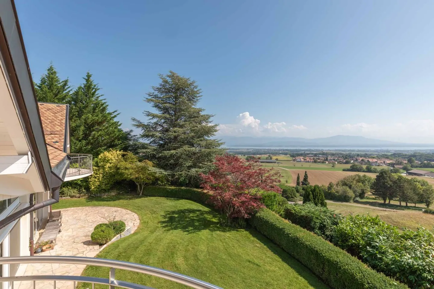 Exceptional property with panoramic view of the lake and the Alps - Photo 2 of 13