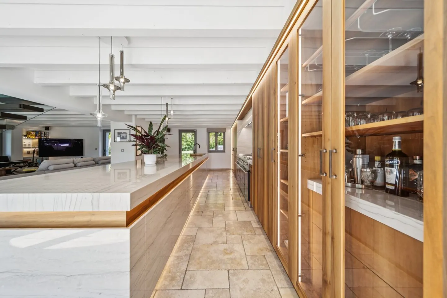 A haven of peace combining authenticity and contemporary comfort - Photo 3 of 13