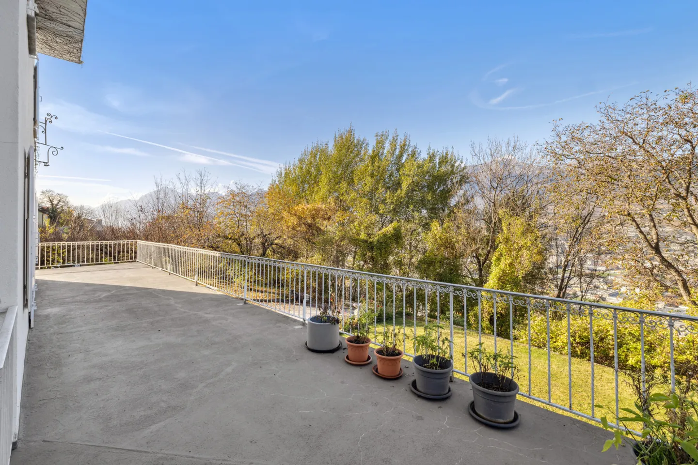 Elegante villa nel cuore della natura a due passi da Sion - Foto 2 di 9