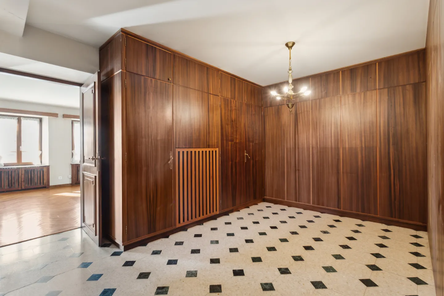 Building with 3 large apartments offering multiple possibilities! - Photo 7 of 13