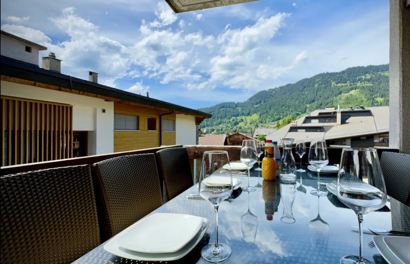 In the center of Villars, 3p with a large balcony, recently renovated - Photo 1 of 13