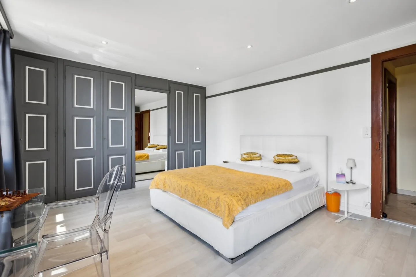 Manor House with a lot of charm - Photo 11 of 13